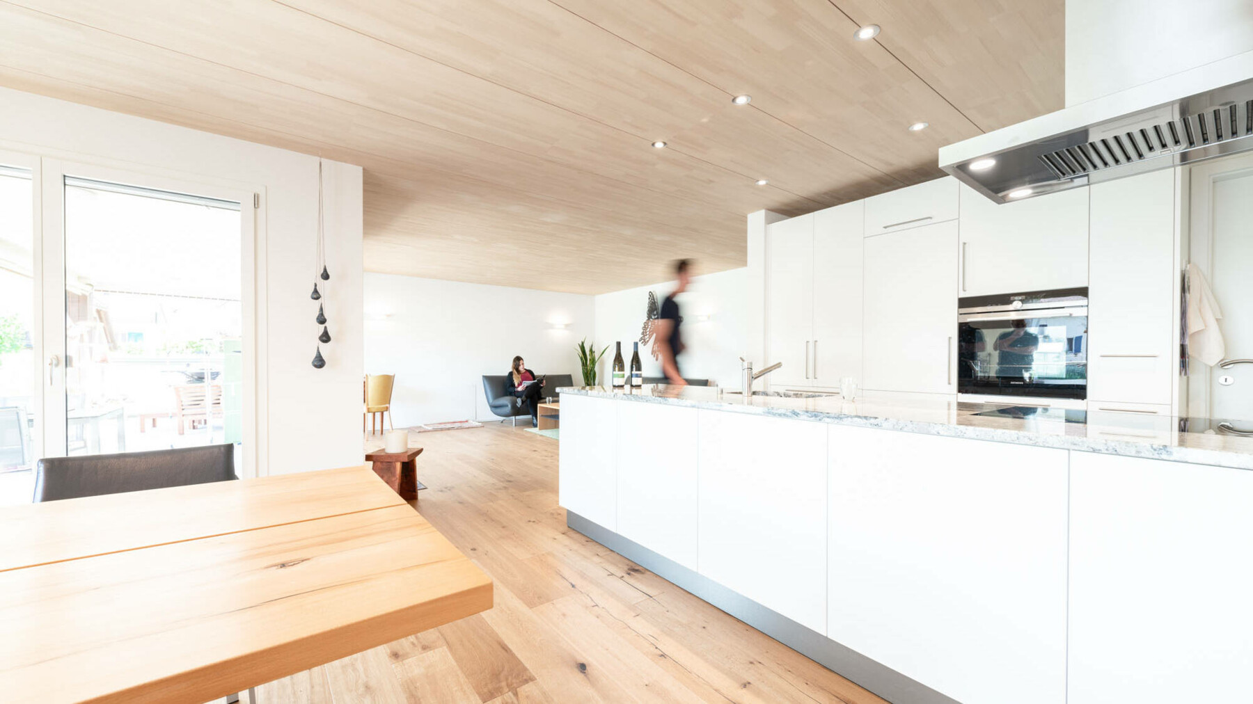 Brettsperrholz-Lösung für Wohn- und Essbereich im Mehrfamilienhaus Hofmatt