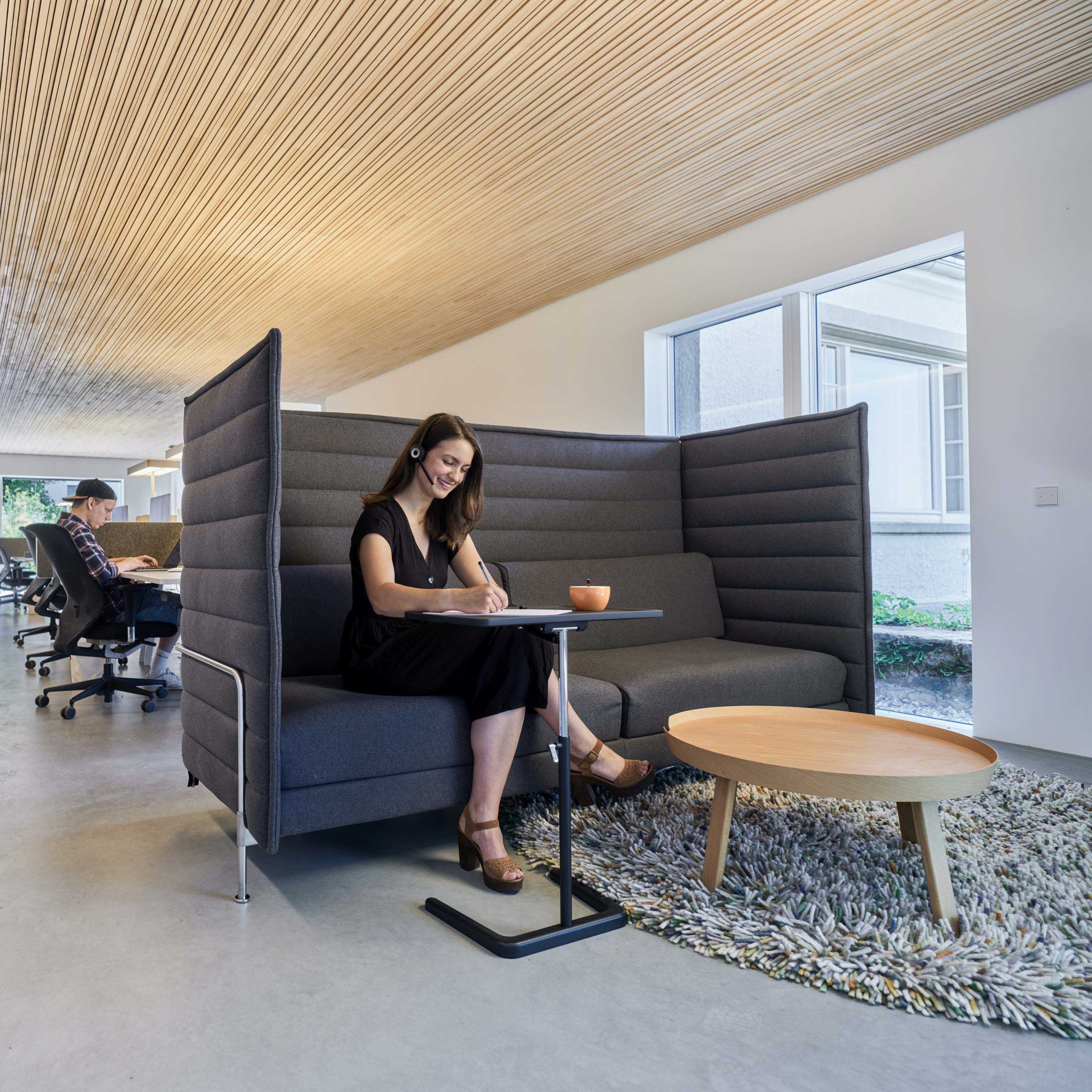 Lignotrend Akustikpaneele aus Holz mit dem prämierten 3D-Leistenprofil im Bürogebäude von Kommunikation und Design in Waldshut