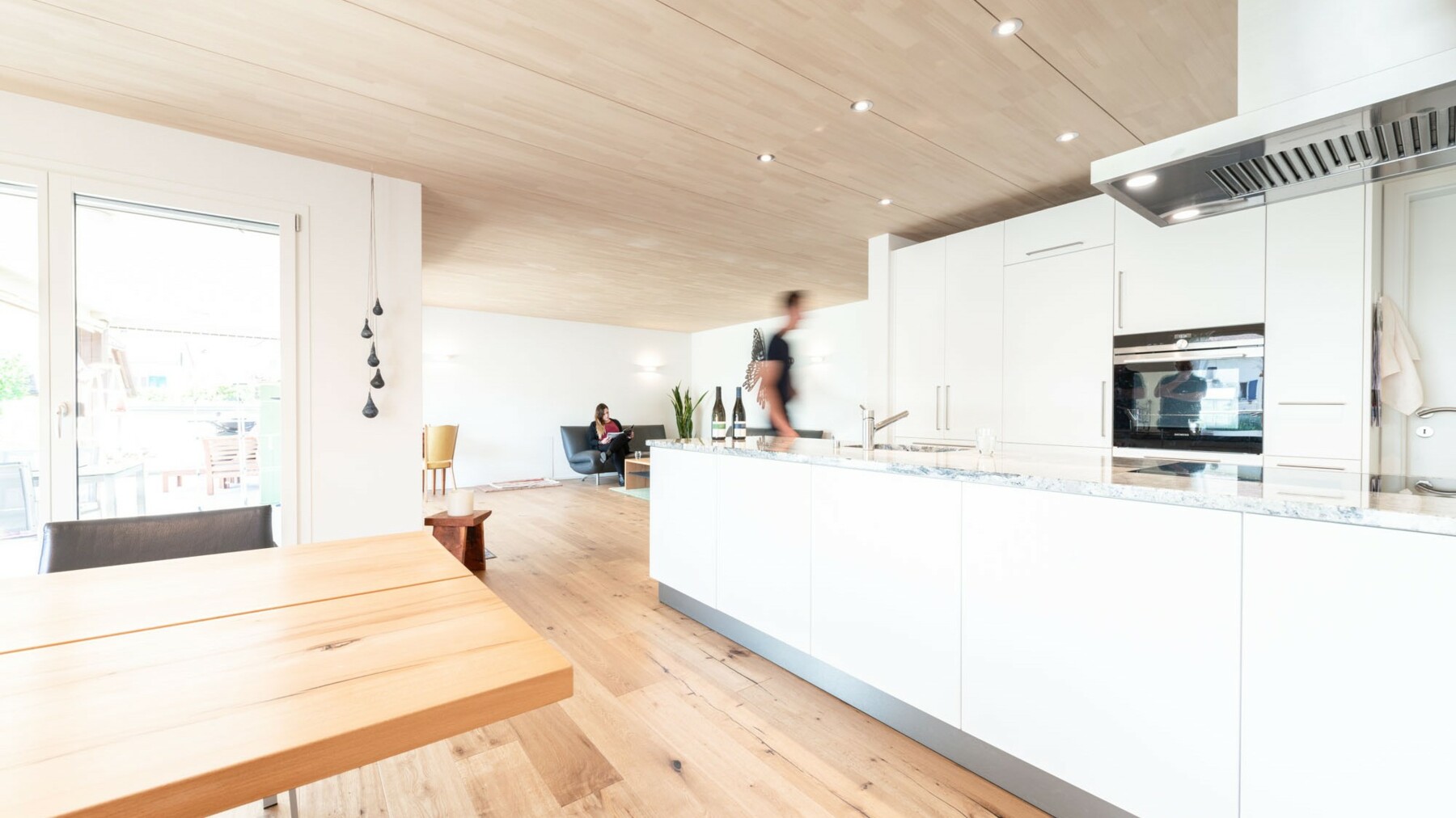 Brettsperrholz-Lösung für Wohn- und Essbereich im Mehrfamilienhaus Hofmatt
