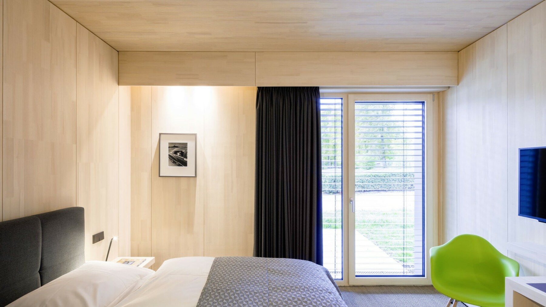 Brettsperrholzelemente in Sichtqualität im Hotelzimmer von Schloss Auel in Lohmar